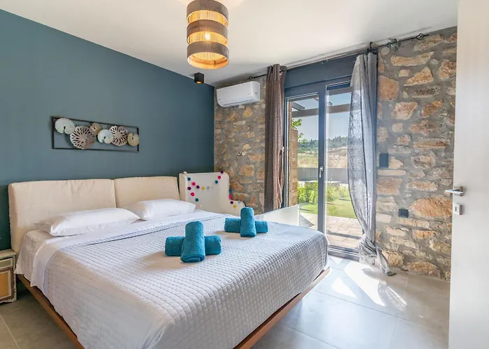 Sani Stone Ikos